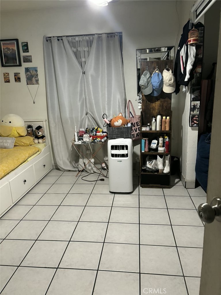 https://media.crmls.org/medias/05909ac4-677a-493a-8063-6365f5efc7ad.jpg?preset=X-Large