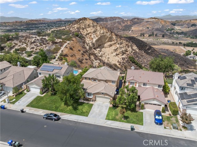 22939 Raintree Lane, Saugus CA: https://media.crmls.org/medias/05912e35-fb57-42ed-96f7-4b4b5de2902f.jpg