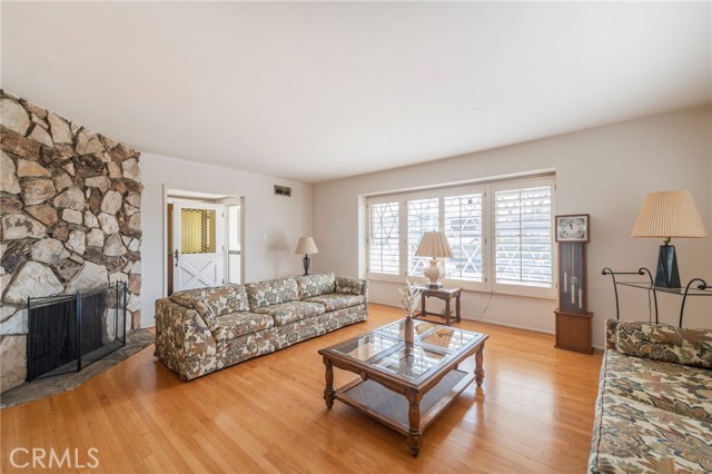 223 N Enrose Avenue, San Pedro CA: https://media.crmls.org/medias/05917738-03dd-4ec4-bfb5-f3d82981dd31.jpg