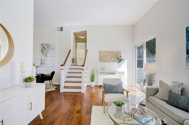 Detail Gallery Image 3 of 36 For 1304 Berkeley St #3,  Santa Monica,  CA 90404 - 4 Beds | 2 Baths