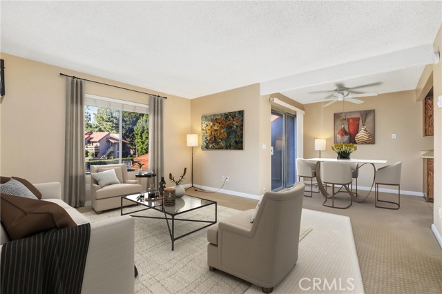 Detail Gallery Image 3 of 31 For 1549 Border Ave #G,  Corona,  CA 92882 - 1 Beds | 1 Baths