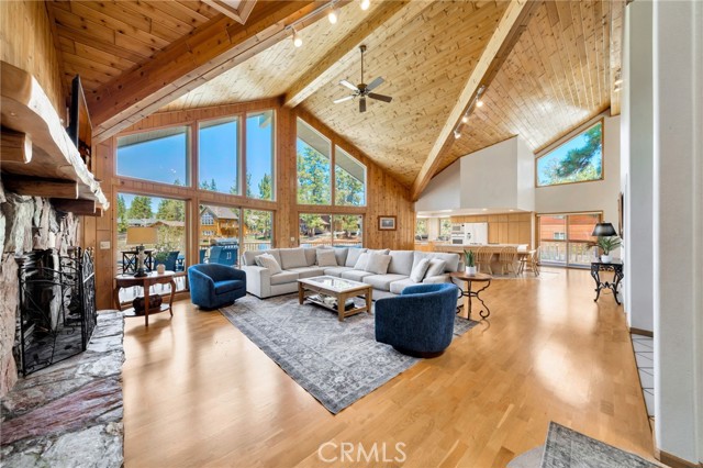 Detail Gallery Image 9 of 61 For 40034 Lakeview Dr, Big Bear Lake,  CA 92315 - 4 Beds | 3/1 Baths