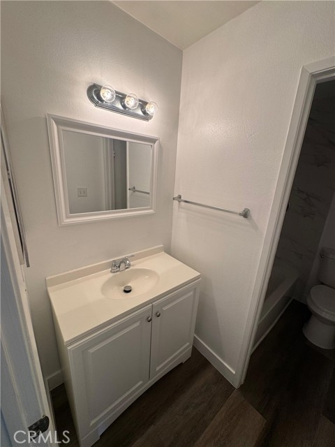 Detail Gallery Image 4 of 11 For 2155 Canyon Dr #D,  Costa Mesa,  CA 92627 - 2 Beds | 1 Baths