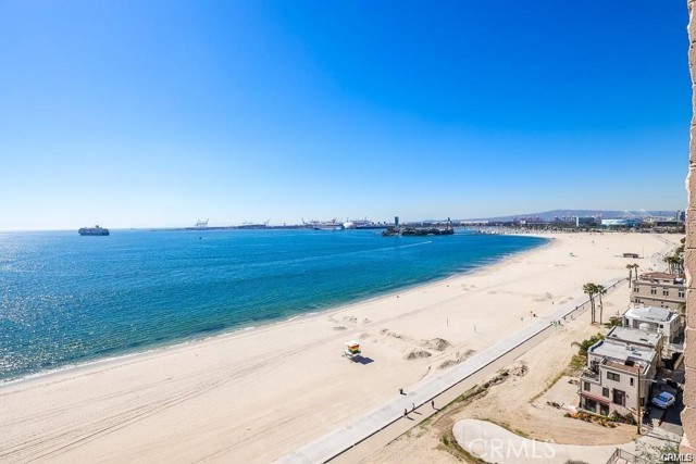 1750 E Ocean Boulevard, Long Beach CA: https://media.crmls.org/medias/059399a4-3a58-4013-b4bc-b1b4305f7816.jpg