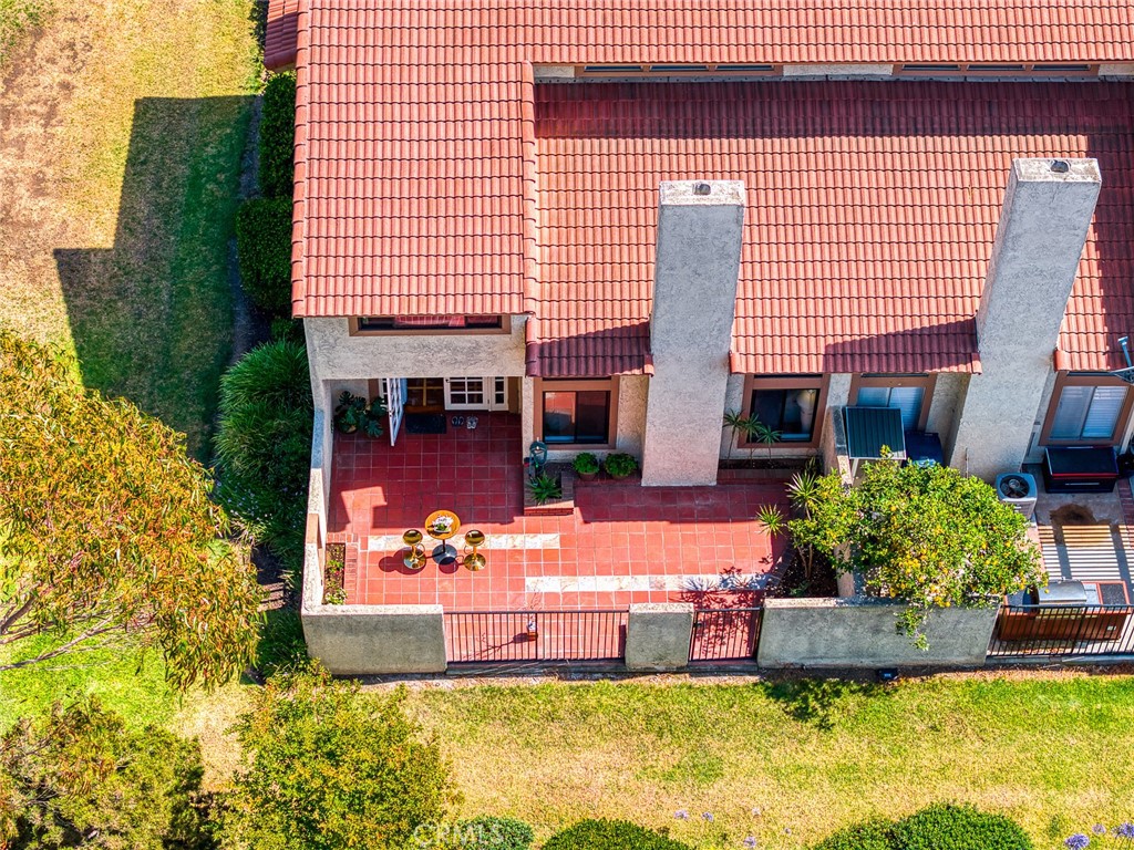 https://media.crmls.org/medias/05939d15-9e53-4090-a12a-fb8321371c30.jpg?preset=X-Large