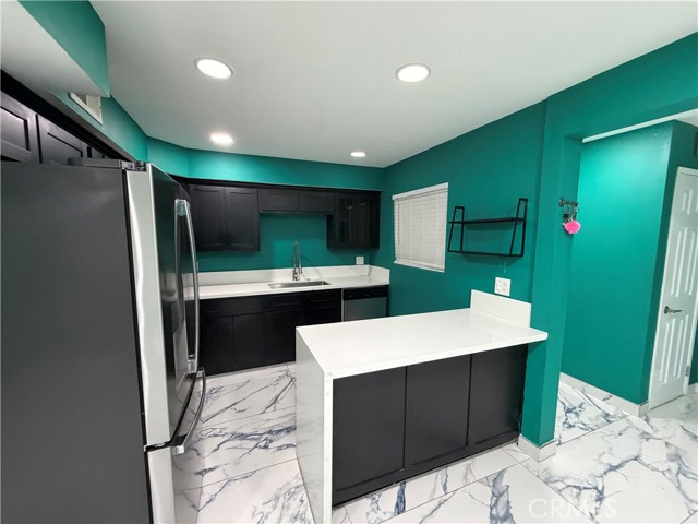 Detail Gallery Image 2 of 29 For 5652 Yolanda Ave #7,  Tarzana,  CA 91356 - 2 Beds | 1 Baths