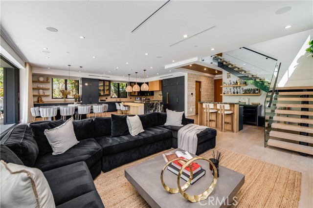 Detail Gallery Image 16 of 48 For 5517 Allott Ave, Sherman Oaks,  CA 91401 - 5 Beds | 6 Baths