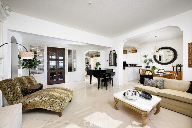 11 Classico Drive, Newport Coast CA: https://media.crmls.org/medias/0594c5b3-9c8e-454b-b4a6-9aa6a5acf942.jpg