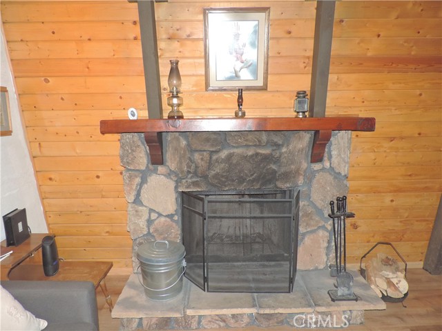 Detail Gallery Image 6 of 18 For 42554 Cedar Ave, Big Bear Lake,  CA 92315 - 2 Beds | 1 Baths