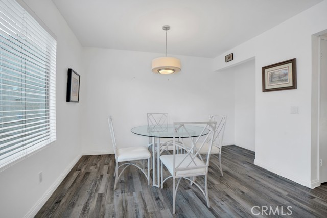 Detail Gallery Image 16 of 34 For 19431 Sherman Way #10,  Reseda,  CA 91335 - 2 Beds | 2/1 Baths