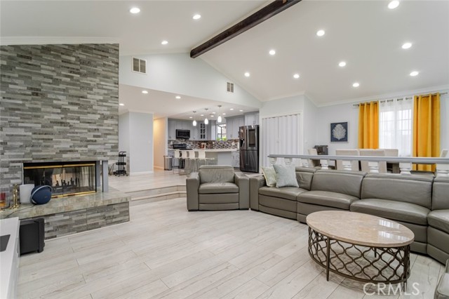 Detail Gallery Image 6 of 50 For 17242 Horace St, Granada Hills,  CA 91344 - 4 Beds | 4 Baths