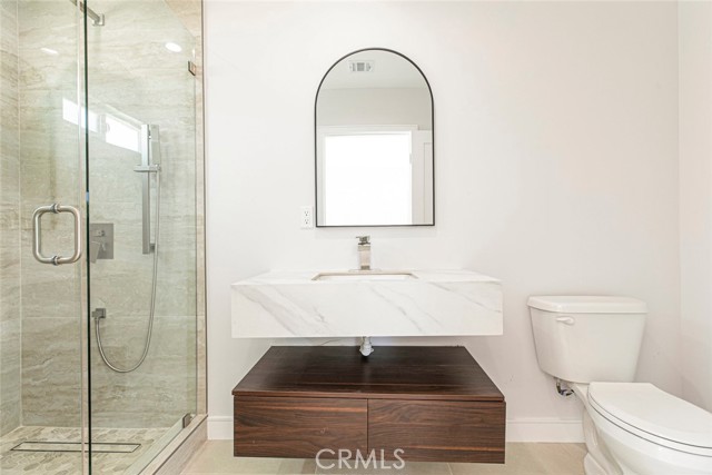 Detail Gallery Image 21 of 28 For 17646 Raymer St, Northridge,  CA 91325 - 3 Beds | 3 Baths