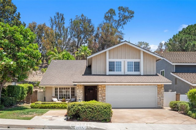 25572 Orchard Rim Ln, Lake Forest CA: https://media.crmls.org/medias/0597bb7d-0614-4ba3-af7b-ca7590a4d71c.jpg