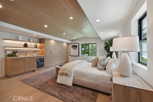 13817 Valley Vista Blvd, Sherman Oaks CA: https://media.crmls.org/medias/05984293-1fc7-4132-908e-b618b81b2cb0.jpg