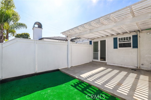 402 Indianapolis Avenue, Huntington Beach CA: https://media.crmls.org/medias/05988532-be11-4b47-af0e-f964d729a854.jpg