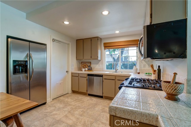 Detail Gallery Image 16 of 32 For 20322 Callaway Ave, Lakewood,  CA 90715 - 3 Beds | 2 Baths