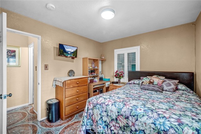 Detail Gallery Image 10 of 30 For 2300 Gale Ave, Long Beach,  CA 90810 - 3 Beds | 1 Baths
