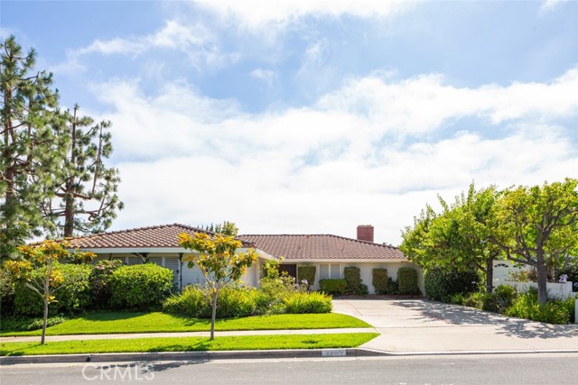 Detail Gallery Image 3 of 36 For 2727 Island View Dr, Corona Del Mar,  CA 92625 - 4 Beds | 2/1 Baths