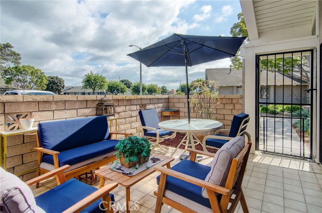 Detail Gallery Image 4 of 27 For 8565 Larkhall Cir 802c,  Huntington Beach,  CA 92646 - 2 Beds | 2 Baths
