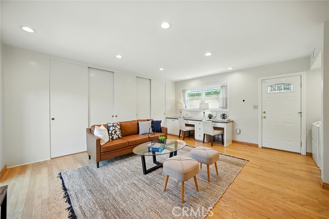 1210 Los Altos Avenue, Long Beach CA: https://media.crmls.org/medias/059bde33-6203-448e-9632-060ff3b80798.jpg