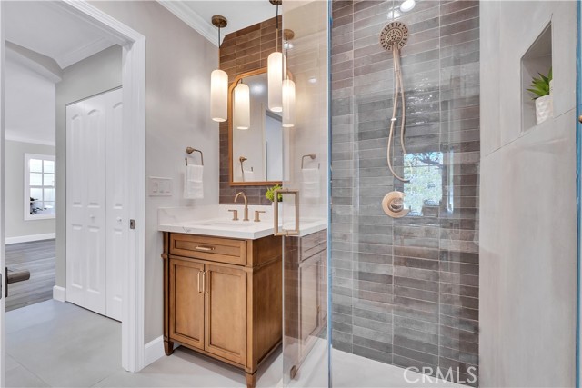 Detail Gallery Image 10 of 66 For 4001 4001 Pine, Long Beach,  CA 90807 - 5 Beds | 5 Baths