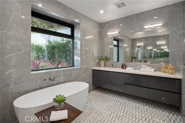 3670 Buena Park Drive, Studio City CA: https://media.crmls.org/medias/059c7f0b-d91e-4fa4-b21e-392b8673a6f8.jpg