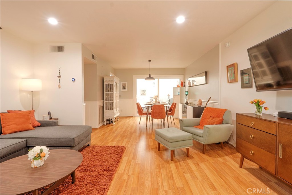 23549 Victory Blvd. #21