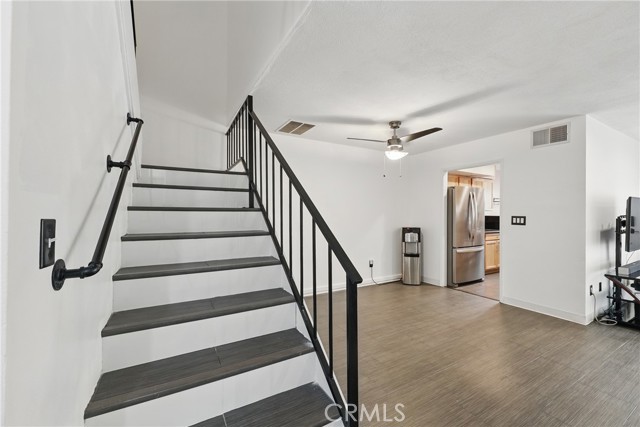 Detail Gallery Image 15 of 47 For 8121 Canby Ave #4,  Reseda,  CA 91335 - 3 Beds | 3 Baths
