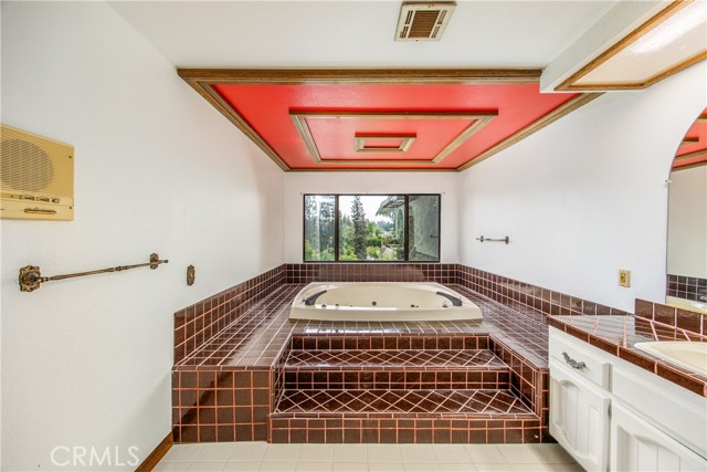 668 E Sunset N Drive, Redlands CA: https://media.crmls.org/medias/059e9458-eebc-467b-88b4-8fb6cf147b8e.jpg