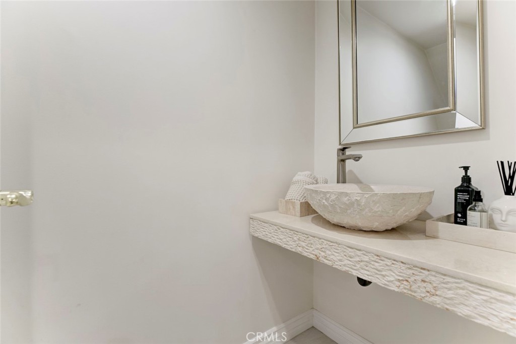 https://media.crmls.org/medias/059e9632-3ad3-4373-9086-9dcb96e02a6f.jpg?preset=X-Large