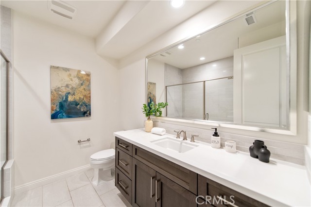 124 Cruiser, Irvine CA: https://media.crmls.org/medias/059f2537-eb10-4f2a-8fc2-7590c23a4468.jpg