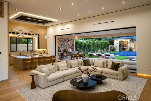 Detail Gallery Image 21 of 72 For 11826 Kling St, Valley Village,  CA 91607 - 6 Beds | 5/1 Baths