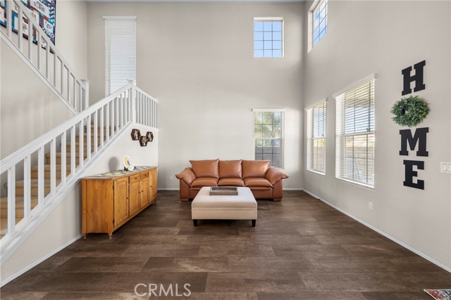 Detail Gallery Image 6 of 45 For 28246 Deer Ct, Canyon Country,  CA 91351 - 4 Beds | 2/1 Baths