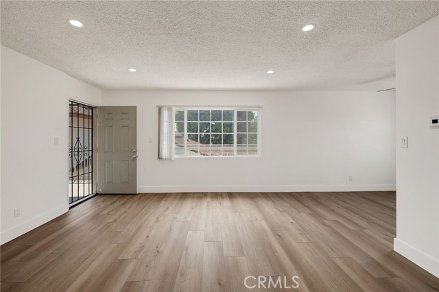 11726 Freeman Avenue, Hawthorne CA: https://media.crmls.org/medias/059fe700-329d-4506-8dd0-637f0b16fb8a.jpg