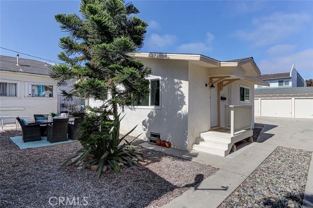 426 S Broadway, Redondo Beach CA: https://media.crmls.org/medias/059ff3d2-ff64-4047-adef-dbc2e387e547.jpg