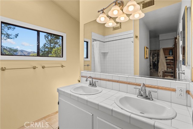 Detail Gallery Image 22 of 34 For 3935 Vista Ct, La Crescenta,  CA 91214 - 2 Beds | 2 Baths
