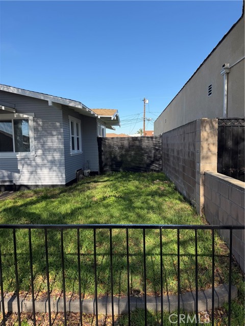 Detail Gallery Image 20 of 22 For 1305 E 17th, Long Beach,  CA 90813 - 2 Beds | 1 Baths