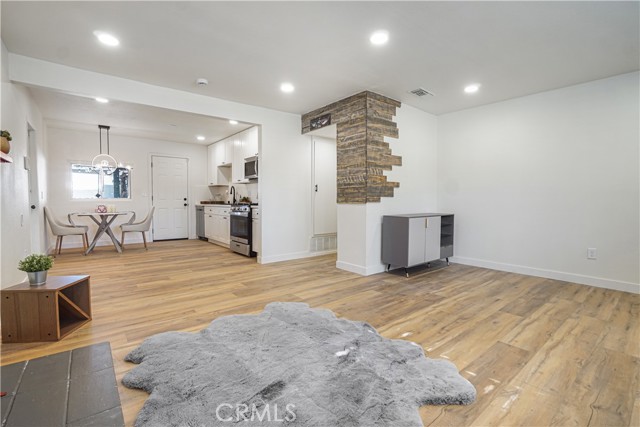 Detail Gallery Image 4 of 24 For 8283 Cornwall Ave, Rancho Cucamonga,  CA 91739 - 4 Beds | 2 Baths