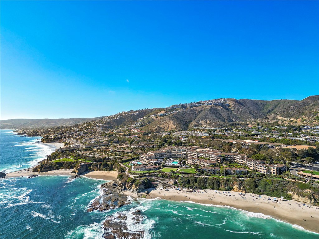 https://media.crmls.org/medias/05a0ebb9-d391-4e38-aa5f-3dedeef629ce.jpg?preset=X-Large