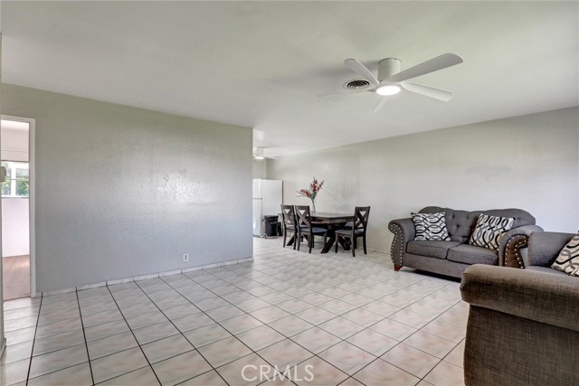 Detail Gallery Image 2 of 9 For 10572 Ketch Ave, Garden Grove,  CA 92843 - 3 Beds | 1/1 Baths