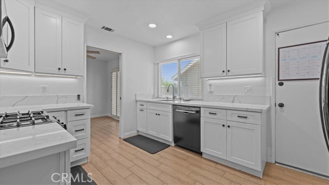Detail Gallery Image 10 of 25 For 1692 Carmel Cir, Upland,  CA 91784 - 3 Beds | 2 Baths