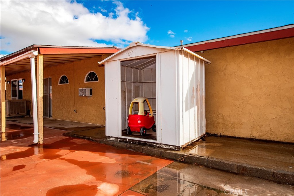 https://media.crmls.org/medias/05a3b72d-4746-4c10-908f-799d17074033.jpg?preset=X-Large