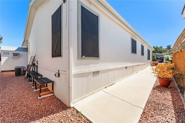 44725 E Florida Avenue, Hemet CA: https://media.crmls.org/medias/05a43cf1-e977-49de-8551-1493f3f6e4f1.jpg