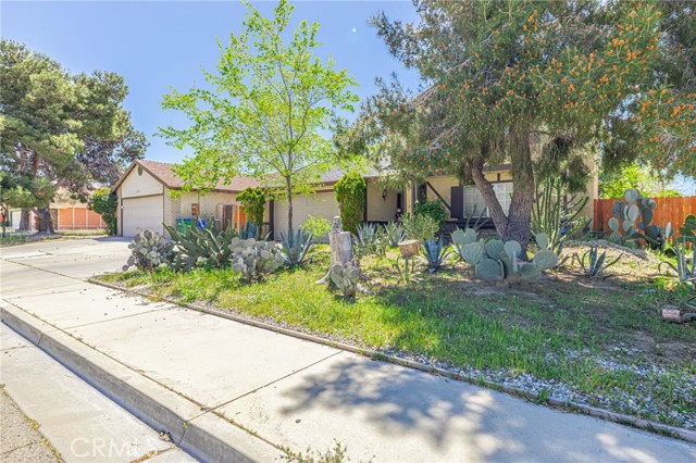 Detail Gallery Image 5 of 37 For 600 E Ivyton St, Lancaster,  CA 93535 - 3 Beds | 2/1 Baths