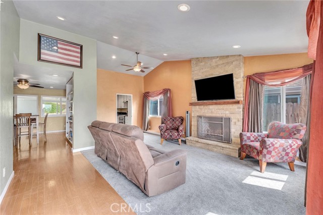 Detail Gallery Image 3 of 31 For 5665 Summerfield St, Camarillo,  CA 93012 - 3 Beds | 2 Baths