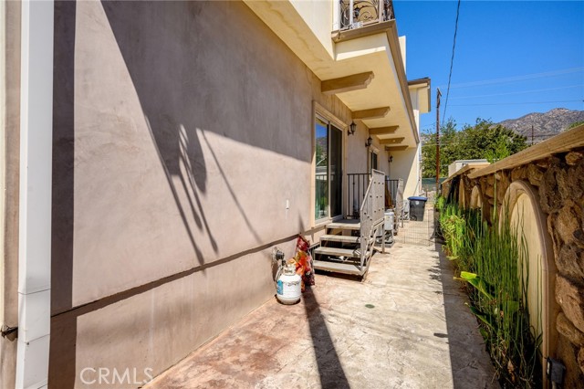 Detail Gallery Image 10 of 29 For 750 E Orange Grove Ave, Burbank,  CA 91501 - 3 Beds | 3 Baths