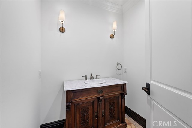 Detail Gallery Image 41 of 74 For 1316 Beverly Grove Pl, Beverly Hills,  CA 90210 - 5 Beds | 7/2 Baths