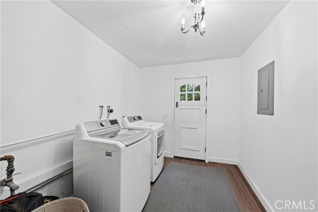 Detail Gallery Image 8 of 70 For 1044 Noria St, Laguna Beach,  CA 92651 - 4 Beds | 3/1 Baths