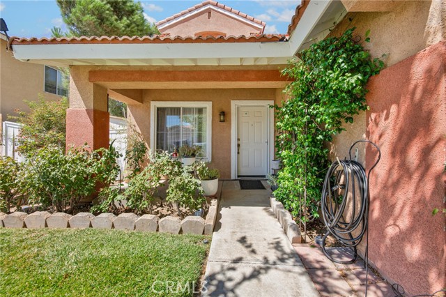 Detail Gallery Image 2 of 38 For 2825 W Newgrove St, Lancaster,  CA 93536 - 4 Beds | 3 Baths