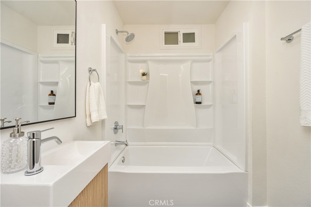 https://media.crmls.org/medias/05a7d07a-4943-4ae3-9905-56c4cd7e8ed2.jpg?preset=X-Large